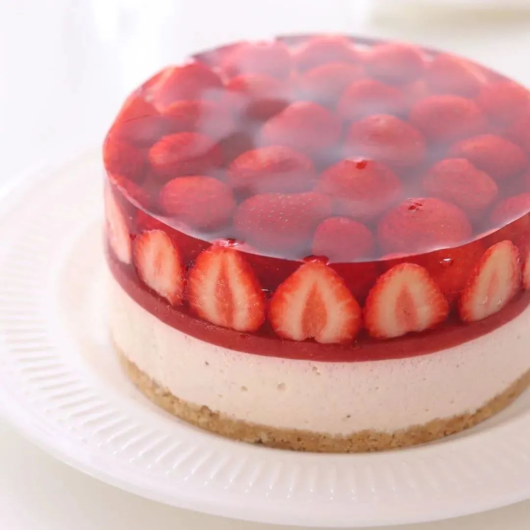 这么惊艳的草莓蛋糕，开私房的同学赶紧学起来吧！